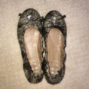 Donald J Pliner flats